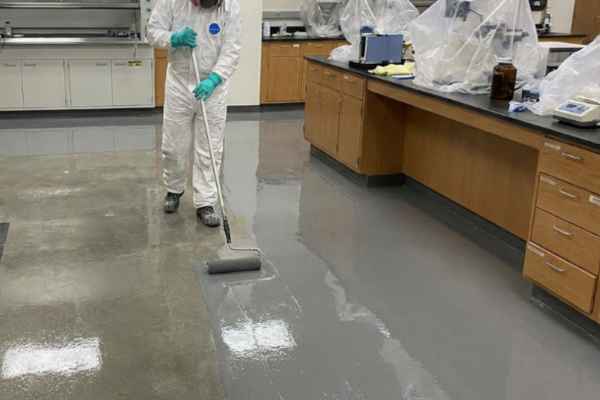 pintura de piso poliuretano industrial em um laboratório